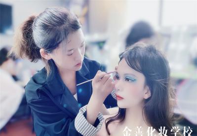 贵阳最专业的化妆学校是哪家？