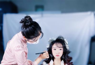 郑州有什么学化妆的学校？