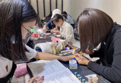 衡阳学化妆哪里好一些？